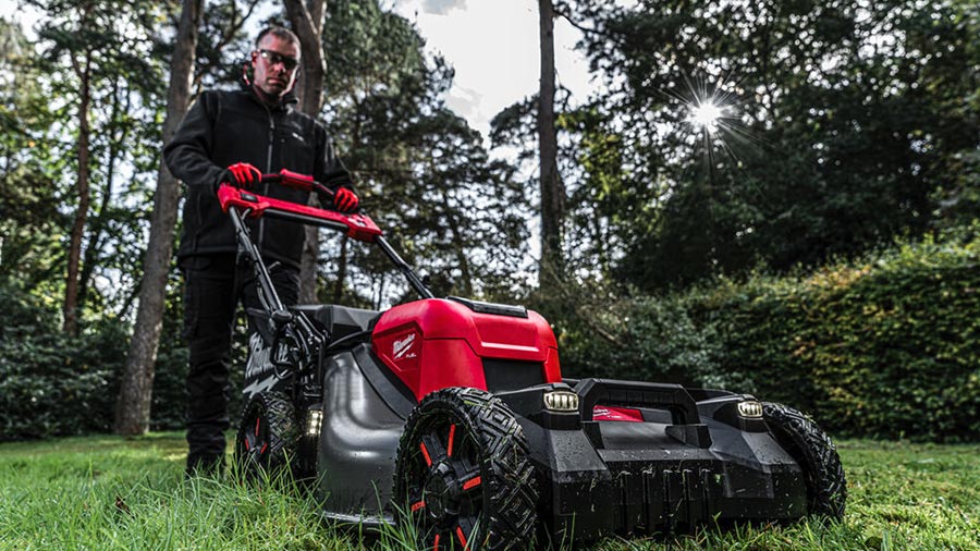 tondeuse autotractée à double batterie M18 F2LM53 Milwaukee tondeuse autotractée à double batterie M18 F2LM53 Milwaukee